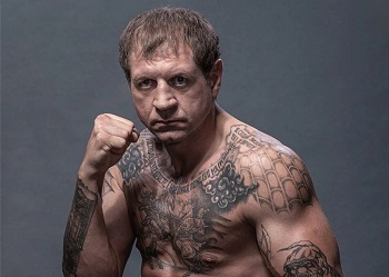 Александр Емельяненко проведет бой в декабре