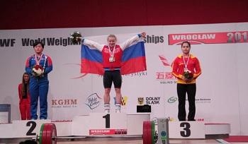 Тима Туриева принесла России первое золото на чемпионате мира по тяжелой атлетике