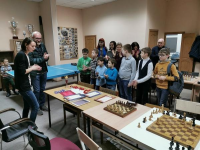 Набор детей и взрослых в секцию шахмат Фото 2.